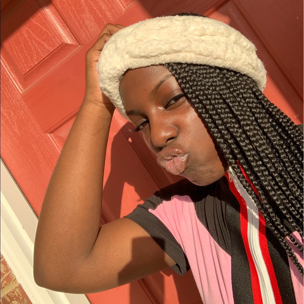 Meet your Posher, Knyiaknyia
